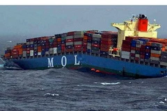 Tàu MOL Comfort bị vỡ đôi. (Nguồn: indianexpress.com)