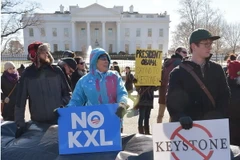 Người dân Mỹ biểu tình chống dự án xây dựng đường ống dẫn dầu Keystone XL. (Nguồn: AFP/TTXVN)