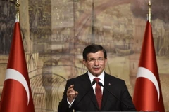 Thủ tướng Thổ Nhĩ Kỳ Ahmet Davutoglu phát biểu trong một cuộc họp báo tại Istanbul. (Nguồn: AFP/TTXVN)