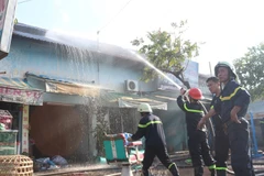 TP.HCM: Hỏa hoạn thiêu rụi hàng loạt kiốt, 1 người mất tích