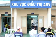 Bệnh nhân HIV đến tư vấn và khám để điều trị ARV. (Ảnh: Phương Vy/TTXVN)