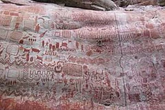 Hình khắc hoa văn tại khu vực phát hiện ra hài cốt người tiền sử. (Nguồn: unperiodico.unal.edu.co)