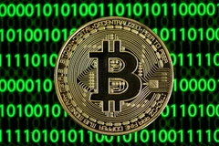 Biểu tượng đồng Bitcoin tại Dortmund, miền Tây Đức. (Ảnh: AFP/TTXVN)