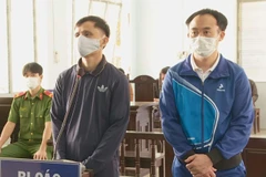 Hai bị cáo tại phiên tòa. (Nguồn: thanhnien.vn)