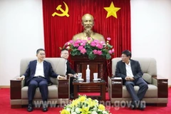Phó Chủ tịch Thường trực UBND tỉnh Bình Dương Mai Hùng Dũng tiếp ông Hashimoto - Chủ tịch Tập đoàn Sharp. (Nguồn: binhduong.gov.vn)