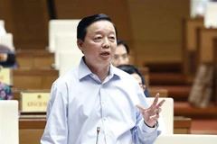 Bộ trưởng Bộ Tài nguyên và Môi trường Trần Hồng Hà tham gia trả lời chất vấn, giải trình về những vấn đề có liên quan. (Ảnh: Doãn Tấn/TTXVN)