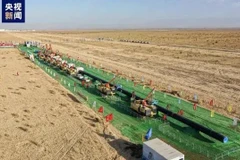 Toàn cảnh khởi công đường ống vận chuyển khí đốt tự nhiên từ miền Tây sang miền Đông ngày 28 tháng 9 năm 2022. (Nguồn: CCTV)