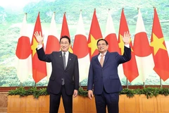 Thủ tướng Phạm Minh Chính và Thủ tướng Nhật Bản Kishida Fumio chụp ảnh chung sau hội đàm ngày 1/5. (Ảnh: Dương Giang/TTXVN)
