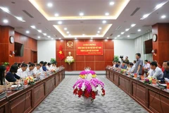 Quang cảnh buổi làm việc của Đoàn công tác Hội Nhà báo Việt Nam với lãnh đạo tỉnh Cà Mau. (Ảnh: Huỳnh Anh/TTXVN)