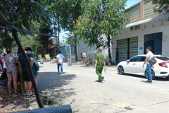 Công an đang tới hiện trường vụ 6 người chết trong 1 căn nhà. (Nguồn: laodong.vn)