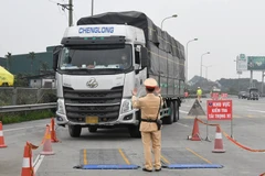 Chiếc xe chở quá tải tới 39,1%. (Nguồn: plo.vn)