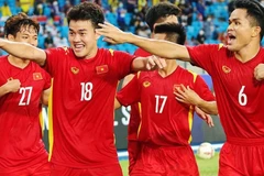 Các cầu thủ U23 Việt Nam ăn mừng bàn thắng mở tỷ số, cũng là bàn thắng duy nhất của trận đấu từ pha đánh đầu hiểm hóc của Trần Bảo Toàn ở phút 45+1. (Ảnh: VFF/TTXVN phát)