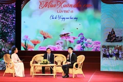 Ông Đỗ Quang Vinh, đại diện Ngân hàng SHB - đơn vị đồng hành cùng Quỹ Bảo trợ trẻ em Việt Nam tham gia giao lưu tại chương trình. (Ảnh: Hoàng Hiếu/TTXVN)