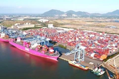 Tàu vào bốc dỡ hàng hóa tại Cảng Cái Mép-Thị Vải, tỉnh Bà Rịa-Vũng Tàu. (Ảnh: Hoàng Nhị/TTXVN)