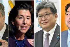 Từ trái qua: Ngoại trưởng Mỹ Antony Blinken, Bộ trưởng Thương mại Mỹ Gina Raimondo, Bộ trưởng Kinh tế, Thương mại và Công nghiệp Koichi Hagiuda, Bộ trưởng Ngoại giao Yoshimasa Hayashi. (Nguồn: AP)