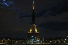 Tháp Eiffel chìm trong bóng tối là một phần trong kế hoạch tiết kiệm năng lượng của châu Âu nhằm chống lại chi phí năng lượng tăng cao. (Nguồn: Getty)