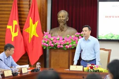 Chánh Văn phòng, người phát ngôn Bộ Văn hóa-Thể thao và Du lịch Lê Đức Trung chủ trì họp báo. (Ảnh: Thanh Tùng/TTXVN)