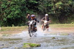 Các vận động viên tham gia Giải đua xe môtô thể thao địa hình quy mô Championship. (Ảnh: Quang Quyết/TTXVN)