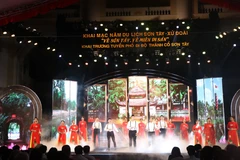 Phố đi bộ Thành cổ Sơn Tây thu hút 25 vạn khách sau 4 tháng hoạt động