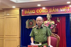 Đại tá Trần Văn Chính, Phó Giám đốc Công an tỉnh Bình Dương cung cấp thông tin cho Thông tấn xã Việt Nam tại cơ quan công an. (Ảnh: Huyền Trang/TTXVN)