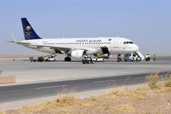Máy bay của hãng hàng không quốc gia Saudi Arabia (Saudi Airlines) tại sân bay Arbil, Iraq. Ảnh: (AFP/TTXVN)