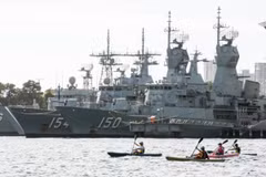 Khinh hạm HMAS Anzac của Hải quân Hoàng gia Australia (RAN) đang neo đậu tại Sydney, New South Wales ngày 28 tháng 12 năm 2017. (Nguồn: EPA)