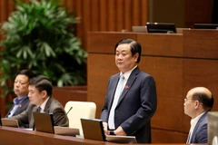 Bộ trưởng Nông nghiệp và Phát triển Nông thôn Lê Minh Hoan trả lời chất vấn. (Ảnh: An Đăng/TTXVN)