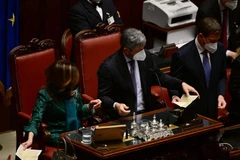 Hoạt động kiểm phiếu sau vòng bỏ phiếu thứ 2 bầu Tổng thống Italy tại Rome ngày 25/1/2022. (Ảnh: THX/TTXVN)