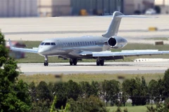 Máy bay chở Ngoại trưởng Nhật Bản Yoshimasa Hayashi hạ cánh tại sân bay Seoul ở Seongnam, Hàn Quốc ngày 9/5/2022. (Ảnh: Yonhap/TTXVN)