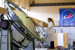 Một nhân viên làm việc tại Roscosmos. (Nguồn: TASS)