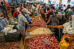 3 triệu người Sri Lanka đang bị ảnh hưởng nặng nề của tình trạng giá cả leo thang. (Ảnh: AFP)