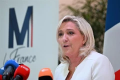 Ứng viên Tổng thống của đảng cực hữu ở Pháp Marine Le Pen trong cuộc họp báo công bố chính sách ngoại giao trước thềm vòng hai cuộc bầu cử Tổng thống Pháp, tại Paris, ngày 13/4/2022. (Ảnh: AFP/TTXVN)