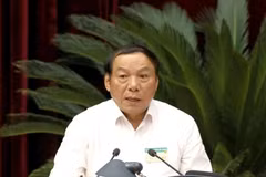 Ông Nguyễn Văn Hùng, Bộ trưởng Bộ VH-TT-DL làm Chủ tịch Hội đồng cấp Nhà nước xét tặng danh hiệu Nghệ sỹ nhân dân, Nghệ sỹ ưu tú.(Ảnh: Phương Hoa/TTXVN)