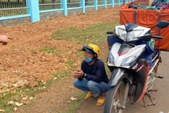 Đối tượng Đỗ Đức Cường bị bắt trên đường vận chuyển pháo nổ. (Ảnh: TTXVN phát)