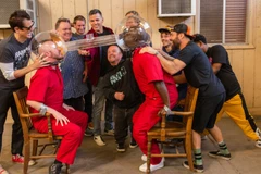 Cảnh trong phim "Jackass Forever". (Nguồn: sea.ign.com)