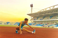 Vận động viên Đỗ Quốc Luật tập luyện tại Sân vận động quốc gia Mỹ Đình. (Ảnh: TTXVN phát)