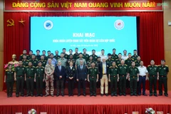  Các đại biểu trong nước và quốc tế cùng các học viên tại lễ khai mạc khóa huấn luyện. (Nguồn: qdnd.vn)