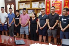 Các đối tượng trong đường dây đánh bạc bị bắt giữ. (Nguồn: VOV)