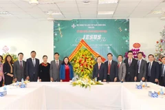 Trưởng Ban Dân vận Trung ương Bùi Thị Minh Hoài chúc mừng Giáng sinh Hội thánh Tin lành Việt Nam. (Ảnh: Phương Hoa/TTXVN)