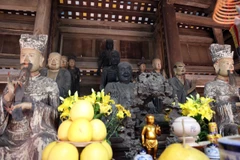 Theo thời gian, các phần cột, mái chùa và bộ tượng 18 vị La Hán đang bị xuống cấp nghiêm trọng. (Nguồn: cand.vn)