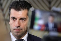 Thủ tướng Bulgaria Kiril Petkov nói với các phóng viên rằng các nhà ngoại giao Nga bị trục xuất “đã làm việc chống lại lợi ích của Bulgaria”. (Nguồn: AP)