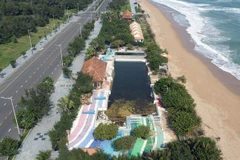 Dự án Khu resort Thuận Thảo bị bỏ hoang do liên quan đến khiếu kiện. (Ảnh: Xuân Triệu/TTXVN)