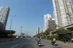 Xa lộ Hà Nội (thành phố Thủ Đức) kết nối với khu trung tâm Thành phố Hồ Chí Minh. (Ảnh: Thanh Vũ/TTXVN)