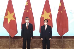 Phó Thủ tướng Thường trực Phạm Bình Minh đón Ủy viên Quốc vụ, Bộ trưởng Ngoại giao Trung Quốc Vương Nghị dự Phiên họp lần thứ 13 Ủy ban Chỉ đạo hợp tác song phương Việt Nam-Trung Quốc tháng 9/2021 tại Hà Nội. (Ảnh: Lâm Khánh/TTXVN)