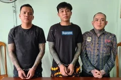 Đối tượng Trí "nhảm" cùng đồng bọn trong băng nhóm "áo cam" bị bắt giữ. (Nguồn: congan.com.vn)