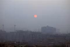  Khói mù ô nhiễm bao phủ bầu trời tại Cairo, Ai Cập, ngày 8/1/2022. (Ảnh: THX/TTXVN)
