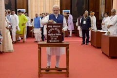 Thủ tướng Narendra Modi bỏ phiếu tại Delhi để bầu Tổng thống thứ 15 của Ấn Độ. (Nguồn: indianexpress.com)