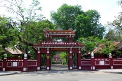 Trường Quốc Học luôn tự hào đã góp phần bồi đắp nên một nhân cách lớn, một bản lĩnh lớn, một lãnh tụ thiên tài cho dân tộc- Chủ tịch Hồ Chí Minh kính yêu. (Ảnh: Tường Vi/TTXVN)
