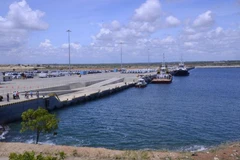 Cảng Hambantota của Sri Lanka cho Trung Quốc thuê 99 năm. (Nguồn: thehindu.com)