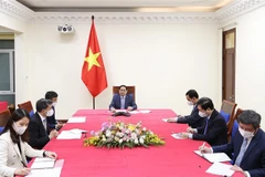 Thủ tướng Phạm Minh Chính điện đàm với ông Albert Bourla, Chủ tịch kiêm Giám đốc điều hành Công ty dược phẩm Pfizer. (Ảnh: Dương Giang/TTXVN)